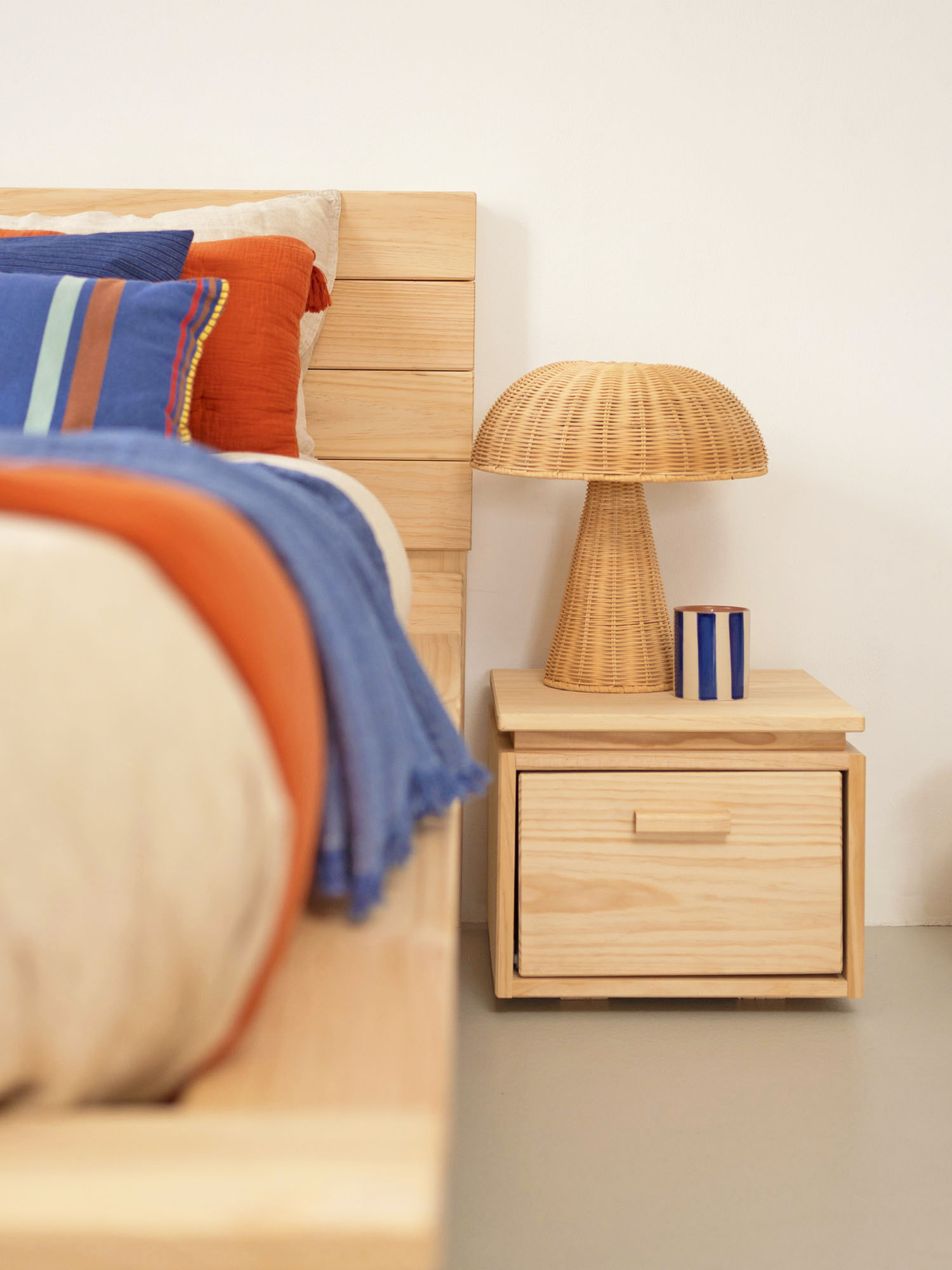 Imagen de ambiente 4 para:Cama de 140 con cabecero de madera 